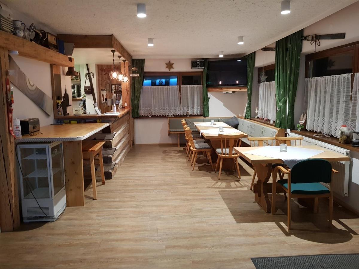 Tattoo Pension Mit Restaurant Und Tattoo-Studio Mortschach Exterior photo
